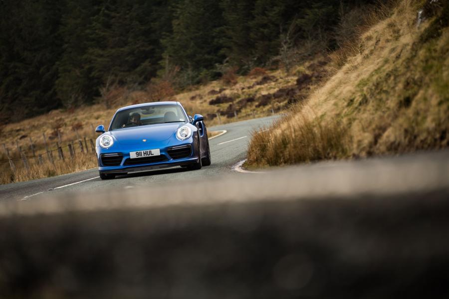  Porsche 911 Turbo S Coupe 2016 года  (UK) (фото 16 из 29)